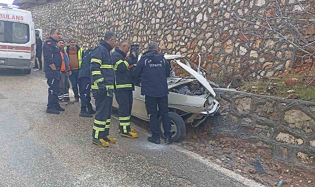 Otomobil istinat duvarına çarptı: 1 yaralı
