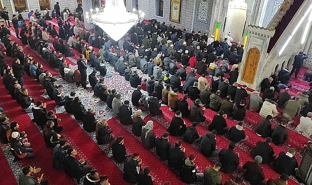Regaip Kandili'nde eller semaya kalktı