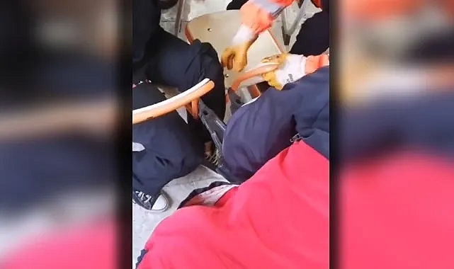 Sıraya sıkışan öğrencinin yardımına itfaiye yetişti