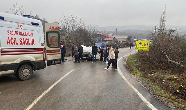 Sivil polis aracı ile otomobil çarpıştı