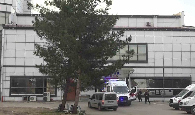 Takla atan otomobilde biri bebek 5 kişi yaralandı