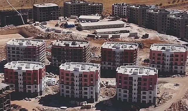 TOKİ şantiyesinde çalışan işçiler, kazan kaldırdı
