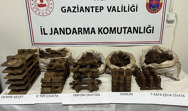 Tren rayları malzemelerini çalan 2 şahıs suçüstü yakalandı