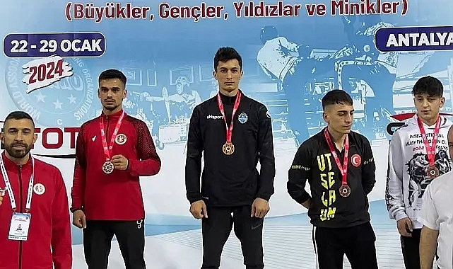 Urfalı sporcu, Antalya'daki şampiyonaya damga vurdu