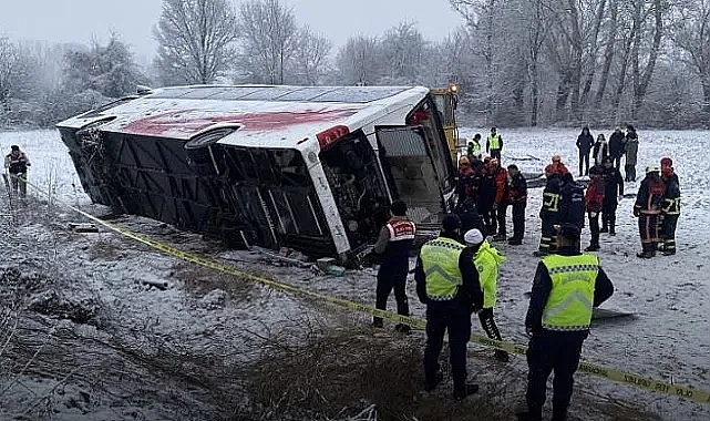 Yolcu otobüsü devrildi: 6 ölü, 33 yaralı