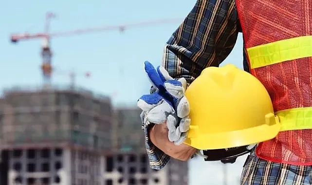 Yüksekten düşen inşaat işçisi hayatını kaybetti