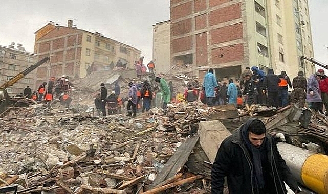 6 ŞUBAT'TA UZANDIKLARI ELLERİ UNUTAMIYORLAR