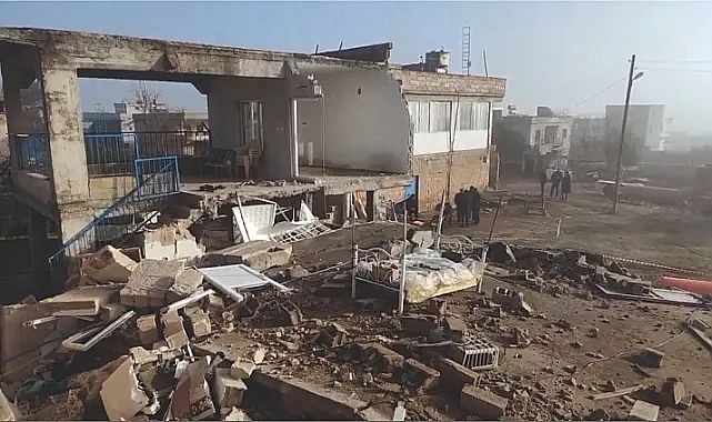 Bozova'da ağır hasarlı ev çöktü: 2 ölü, 8 yaralı