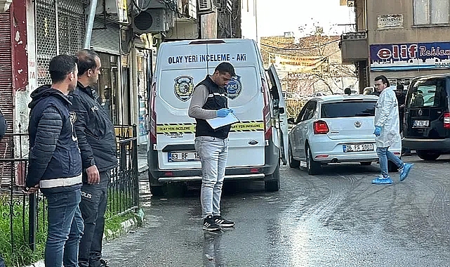 Karakol önünde bıçaklı kavga!