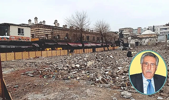 "Onu oraya diken şahıs hayattadır, gelip baksın eserine"