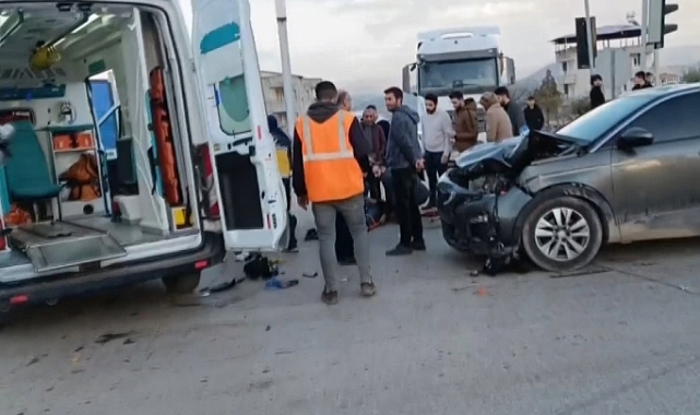 Otomobil ile çarpışan motosiklet sürücüsü yaralandı