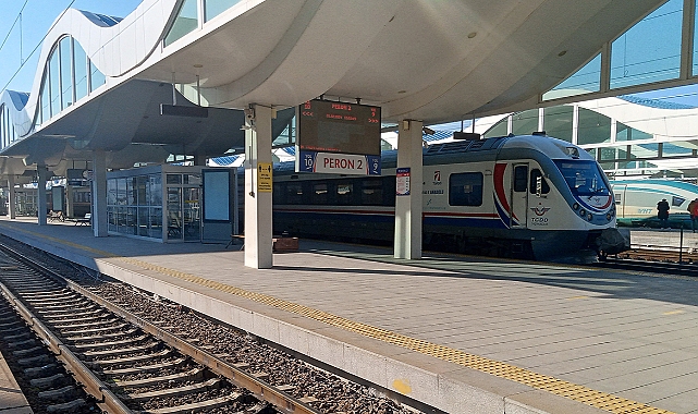 Tren bileti bulmak neredeyse imkânsız hale geldi, sefer sayıları yetmiyor