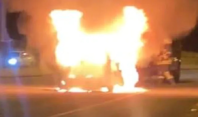 Urfa'da bir otomobil alev topuna döndü!