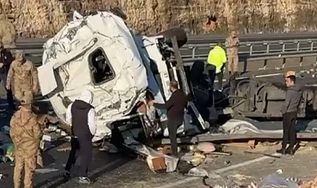Urfa - Diyarbakır karayolunda kaza: Yaralılar var