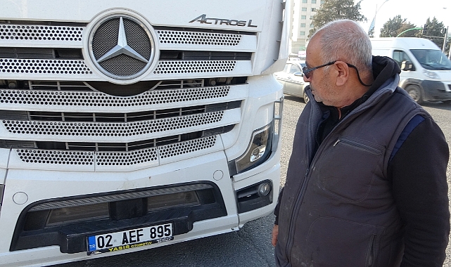 Yeni aldığı araçla trafiğe çıktığı ilk gün kaza yaptı