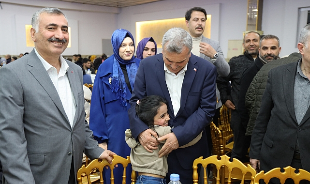 Beyazgül hanelerine misafir olduğu vatandaşlarla iftar sofrasında buluştu