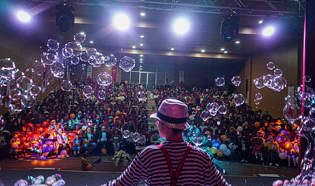 Karaköprü'de çocuklar Bubble Show gösterisiyle doyasıya eğlendi