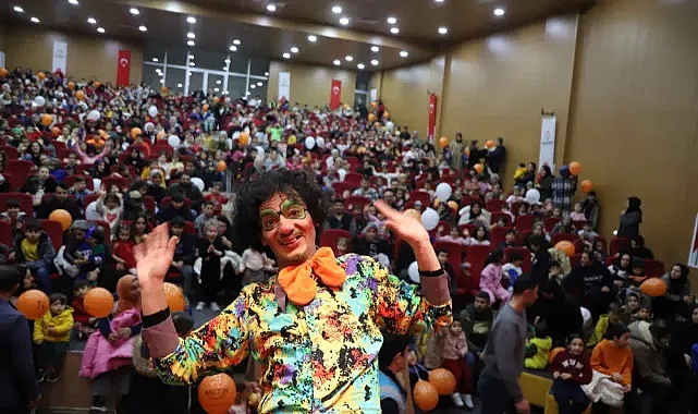 'Pijamaskeliler' Karaköprü'de Ramazan şenliklerine renk kattı