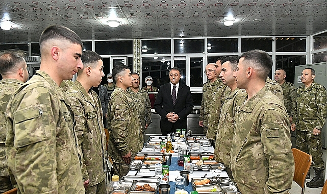 Şıldak, askerlerle iftar yaptı