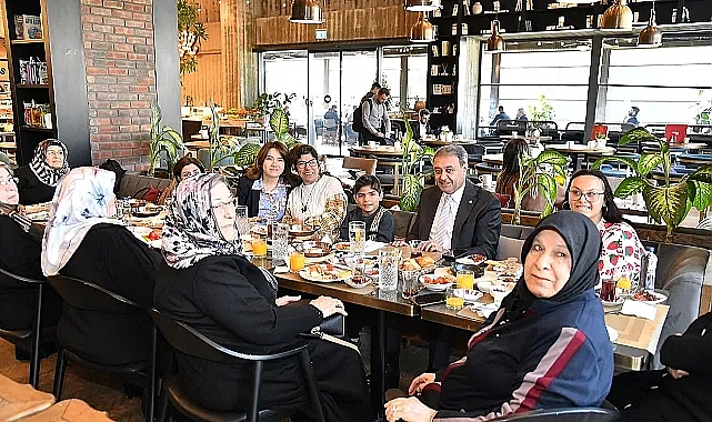 Vali ve eşi, engelli ve yaşlıları unutmadı