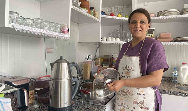 Depremzede esnafın konteynerine giren hırsız içli köfte yiyip, bulaşıkları yıkadı