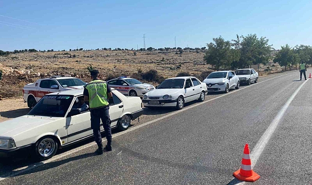 Emniyet kemeri denetiminde 20 sürücüye ceza