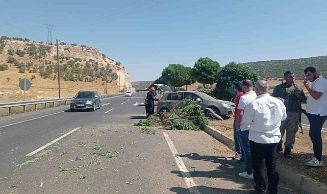 Sürücüsünün kontrolünden çıkan otomobil refüje çıktı: 1 yaralı