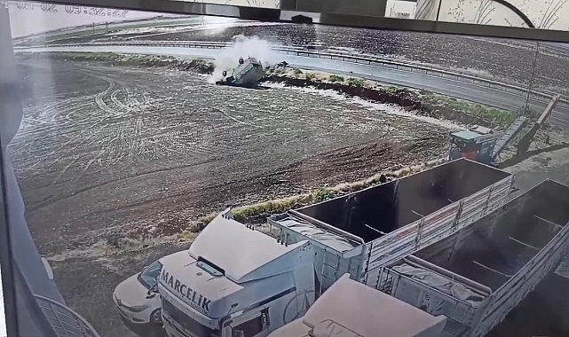 2 kişinin yaralandığı kaza kamerada