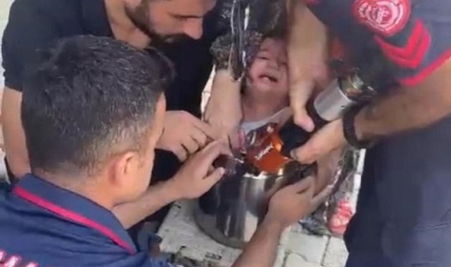 2 yaşındaki çocuk oyun oynarken düdüklü tencerede sıkıştı