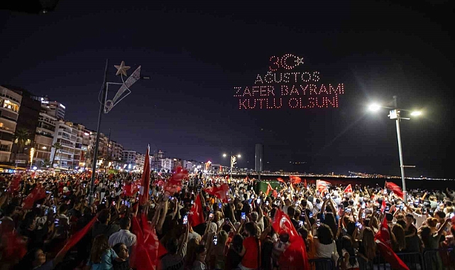500 dron ile 30 Ağustos coşkusu