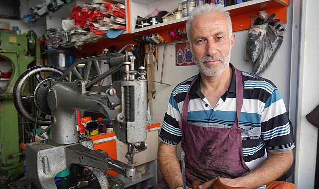 7 metrekarelik dükkanda 40 yıldır ayakkabı tamir ediyor