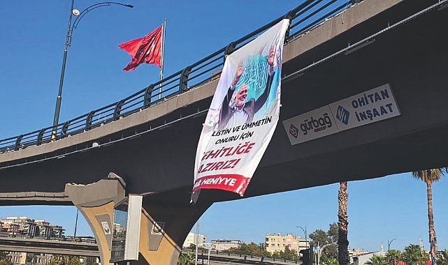 Abide'ye Haniye'nin posteri asıldı