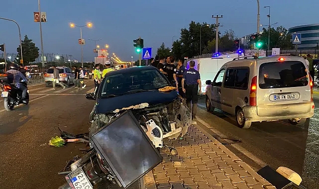 Alkollü sürücü, yayalara ve motosiklete çarptı: 5 yaralı