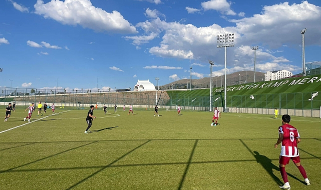 Dostça başladı dostça bitti