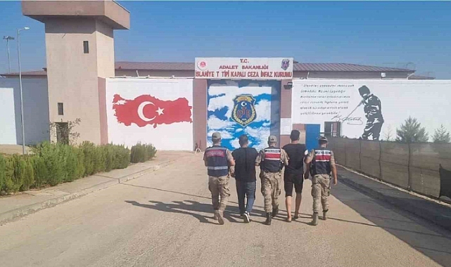 Göçmen kaçakçısı 2 organizatör tutuklandı
