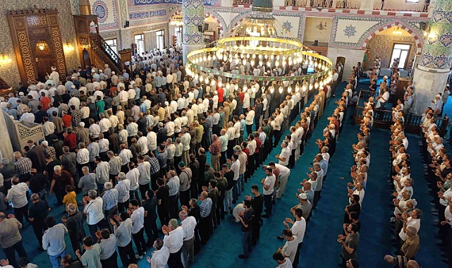 Hayatını kaybedenler için Van’da gıyabi cenaze namazı kılındı