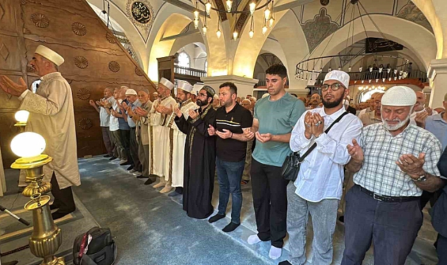 Heniyye için gıyabi cenaze namazı kılındı