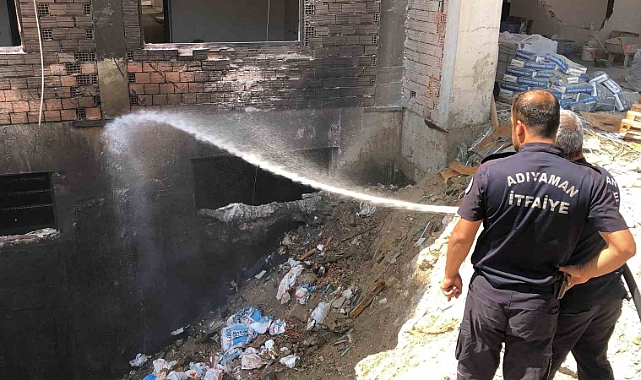 İnşaat atıklarının alev alması paniğe neden oldu