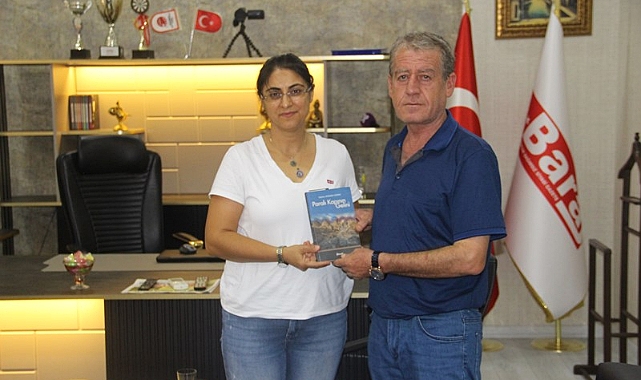 Kitap okuyanlara ödüller vermek, okuma alışkanlığını teşvik edebilir.