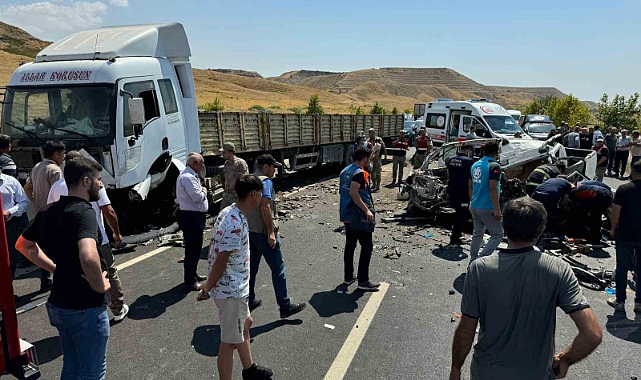 Kızının düğününe giden anne ve babanın geriye davetiyedeki isimleri kaldı