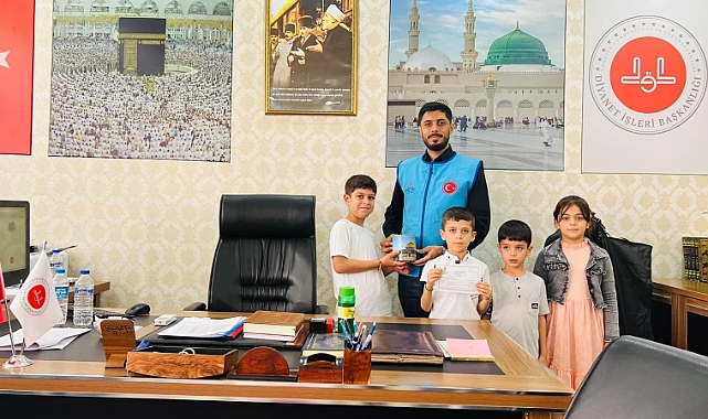 Kur'an kursu öğrencilerinden duygulandıran bağış