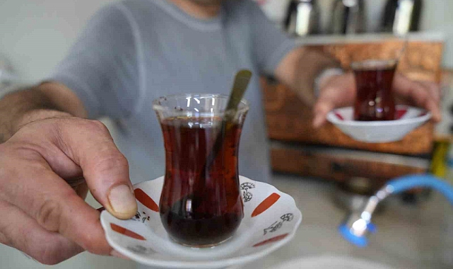 Menemenin ‘soğan’ tartışmasına çayın ‘suyu’ eklendi