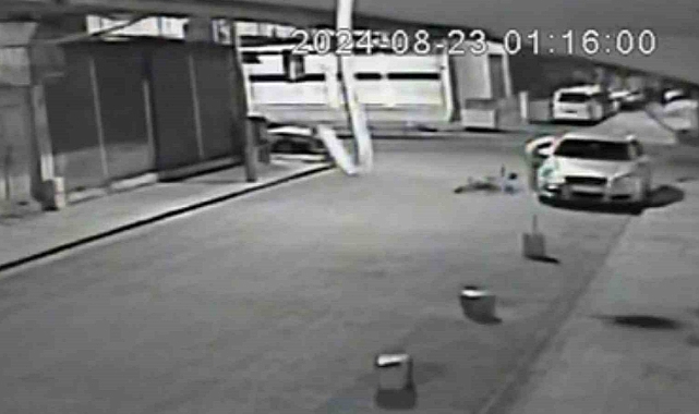 Otomobilden elektronik cihazları çaldı