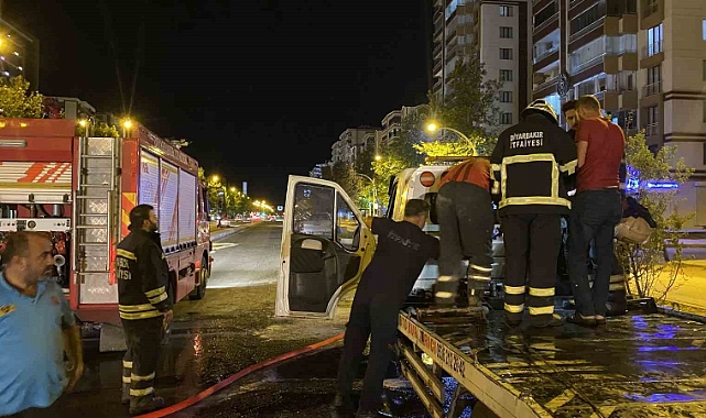 Park halindeki çekicide çıkan yangın büyümeden söndürüldü