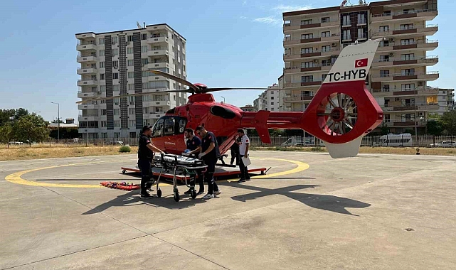 Trafik kazasında yaralanan kadın, ambulans helikopterle hastaneye sevk edildi