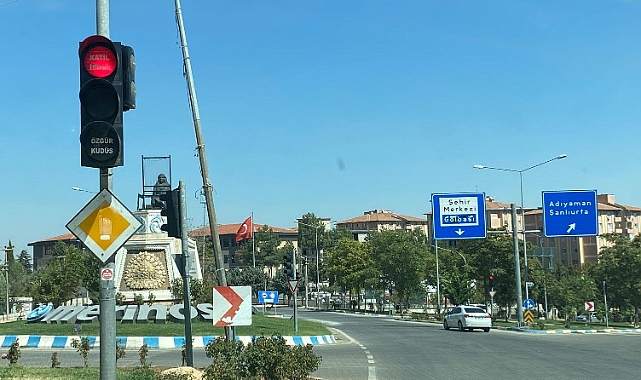 Trafik lambalarına ‘Katil İsrail’ yazısı