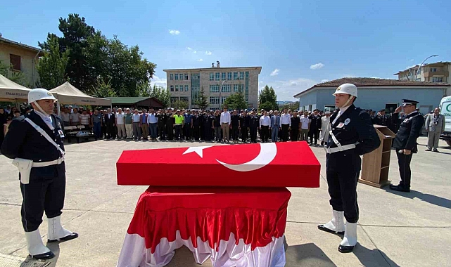 Tümörle mücadeleye yenik düşen polis memuru için anlamlı veda