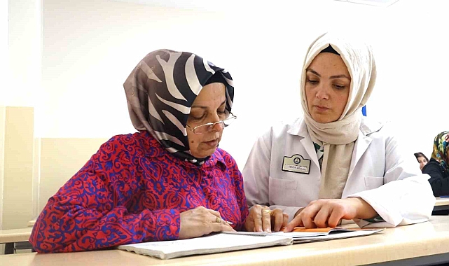 Yıllar sonra okuma-yazma öğrenen kadınlar hayata yeniden başlıyor
