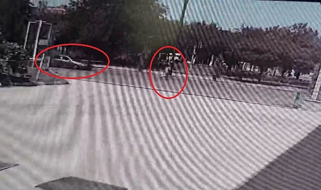 Yolun karşısına geçmek isteyen çocuğa otomobil çarptı