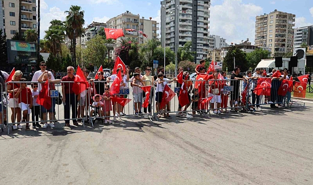 Zafer Bayramı’nda sıcak nedeniyle alan boş kaldı